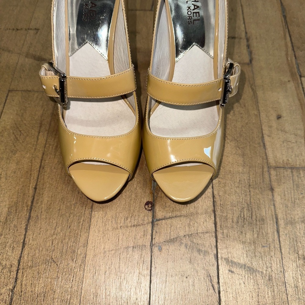 Michael Kors High Heels Womens Size 7M Beige Patent Leather Peep Toe Vamp Buckle - Picture 4 of 9